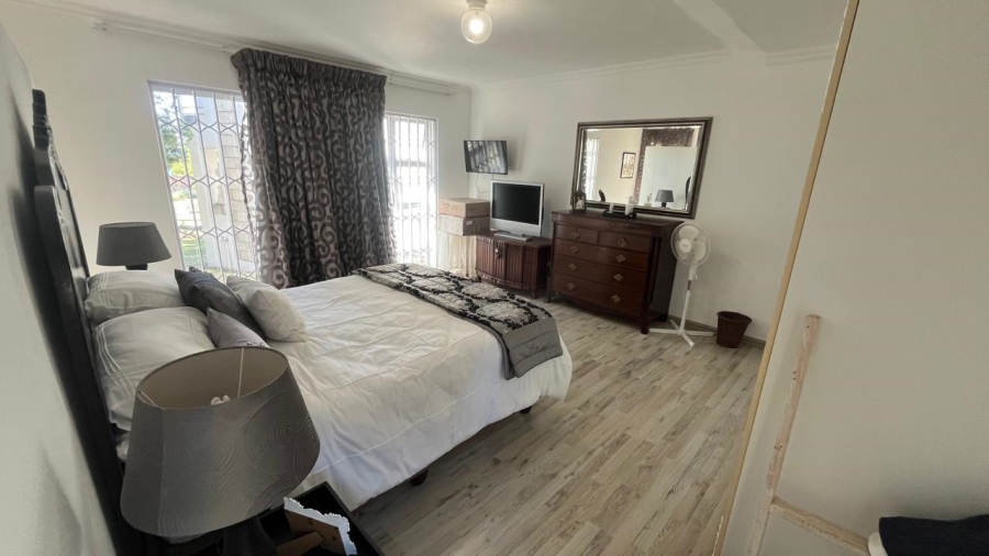 3 Bedroom Property for Sale in Wavecrest Eastern Cape